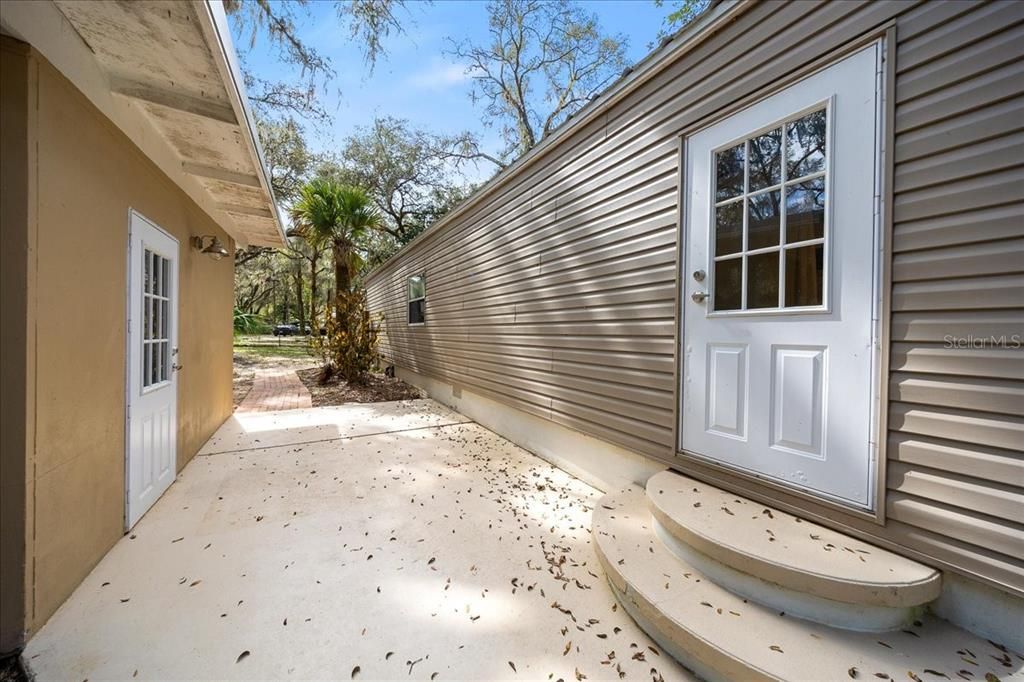 待售: $137,900 (2 贝兹, 1 浴室, 872 平方英尺)