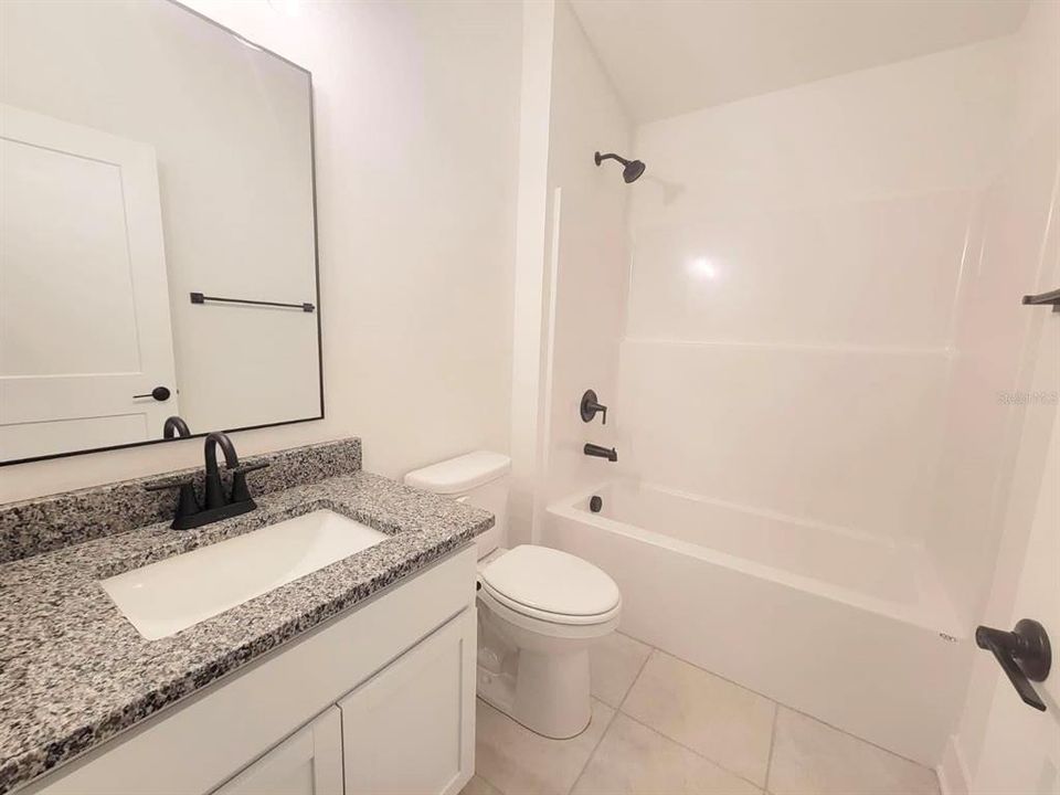 Activo con contrato: $315,000 (4 camas, 2 baños, 1820 Pies cuadrados)