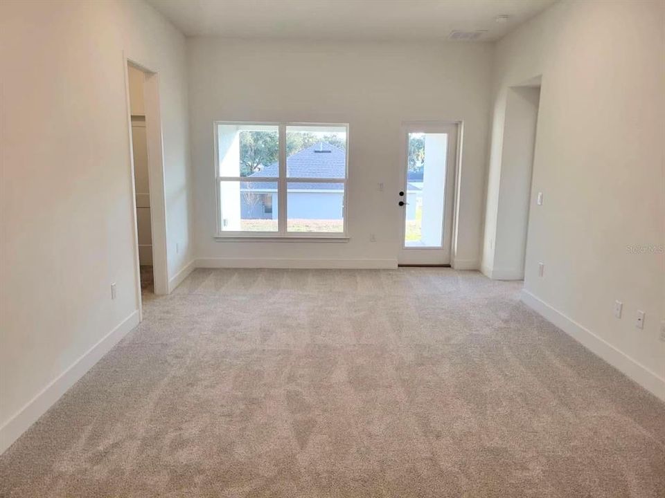 Activo con contrato: $315,000 (4 camas, 2 baños, 1820 Pies cuadrados)