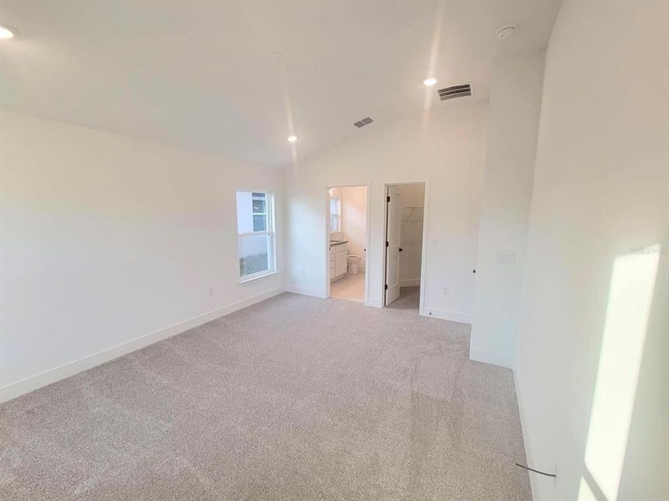 Activo con contrato: $315,000 (4 camas, 2 baños, 1820 Pies cuadrados)