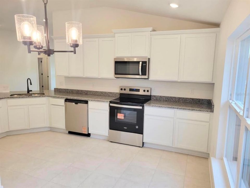 Activo con contrato: $315,000 (4 camas, 2 baños, 1820 Pies cuadrados)