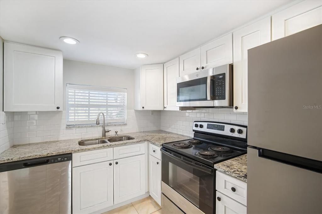 For Sale: $160,000 (2 beds, 1 baths, 1068 Square Feet)