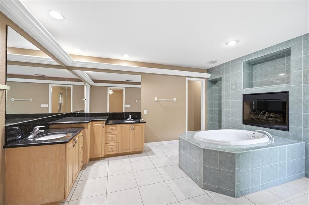 Под контрактом: $385,000 (3 спален, 2 ванн, 2471 Квадратных фут)