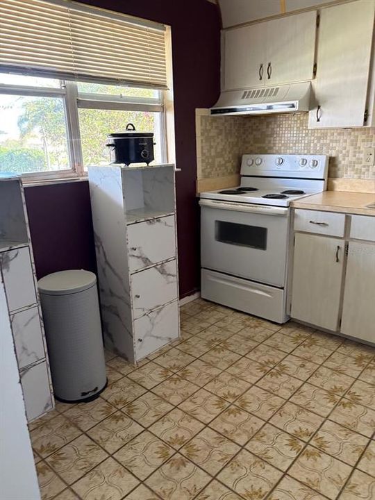 For Sale: $100,000 (2 beds, 2 baths, 1032 Square Feet)