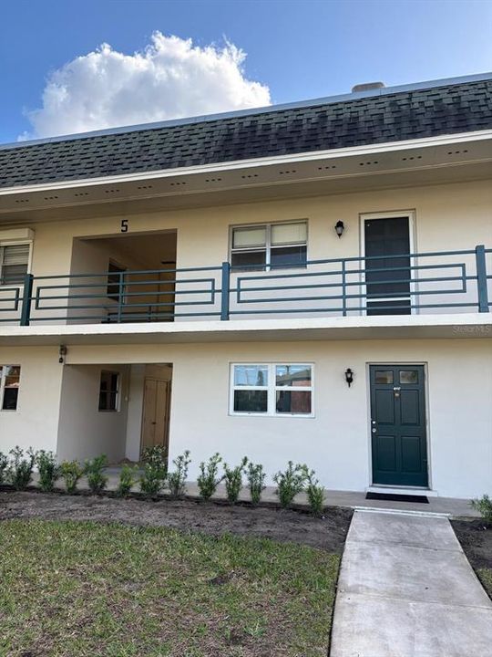 For Sale: $100,000 (2 beds, 2 baths, 1032 Square Feet)