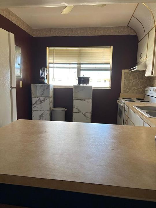 For Sale: $100,000 (2 beds, 2 baths, 1032 Square Feet)