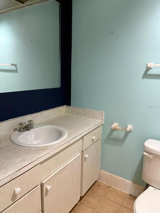 For Sale: $100,000 (2 beds, 2 baths, 1032 Square Feet)