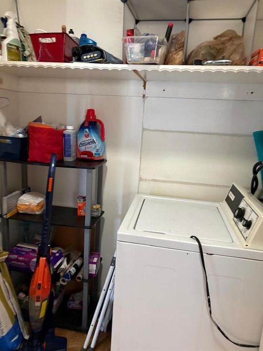 For Sale: $100,000 (2 beds, 2 baths, 1032 Square Feet)