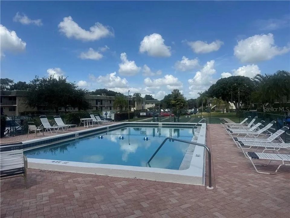 For Sale: $100,000 (2 beds, 2 baths, 1032 Square Feet)