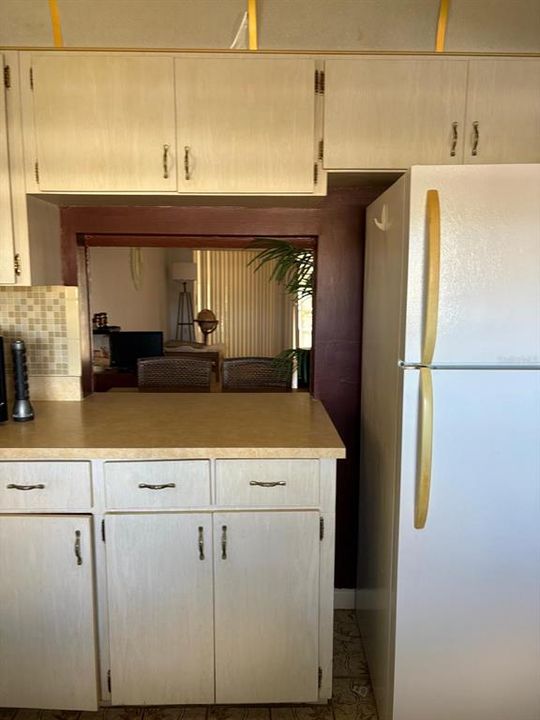 For Sale: $100,000 (2 beds, 2 baths, 1032 Square Feet)