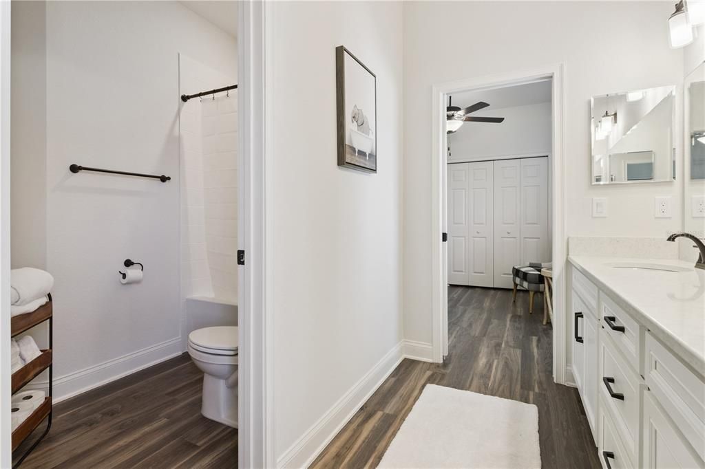 En Venta: $664,900 (4 camas, 3 baños, 2460 Pies cuadrados)