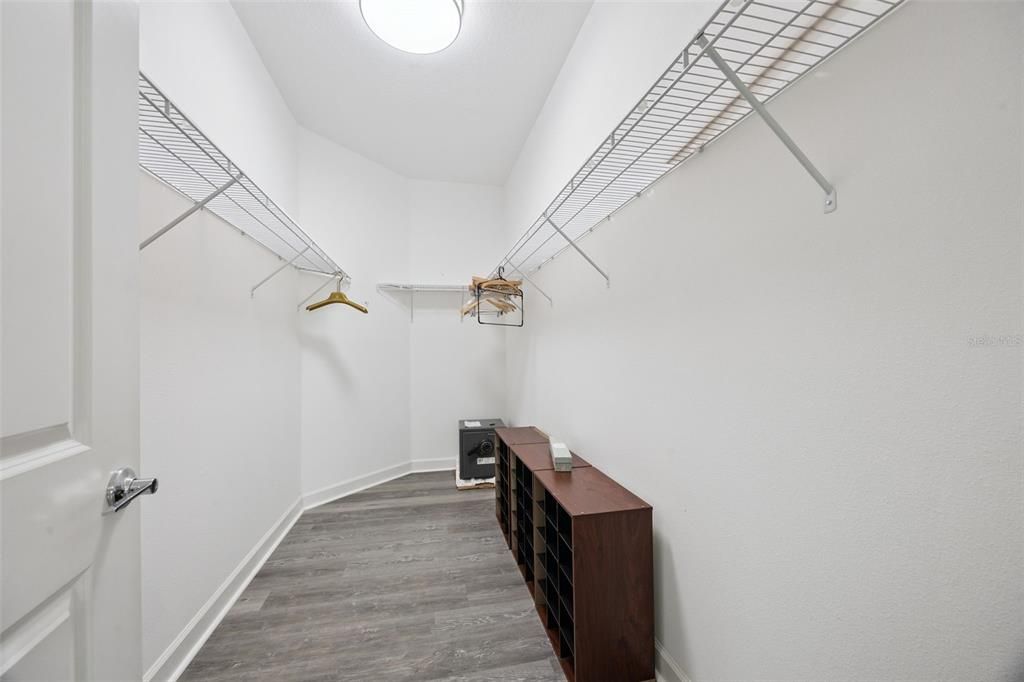 Active With Contract: $210,000 (2 beds, 2 baths, 1385 Square Feet)