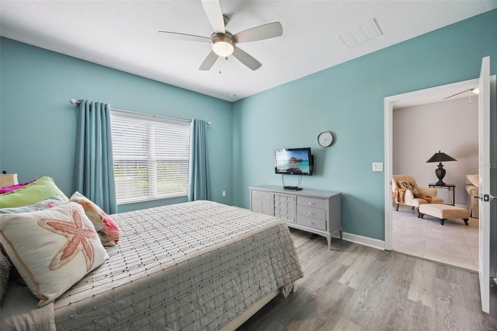 Active With Contract: $210,000 (2 beds, 2 baths, 1385 Square Feet)