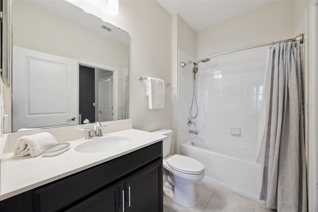 Active With Contract: $210,000 (2 beds, 2 baths, 1385 Square Feet)