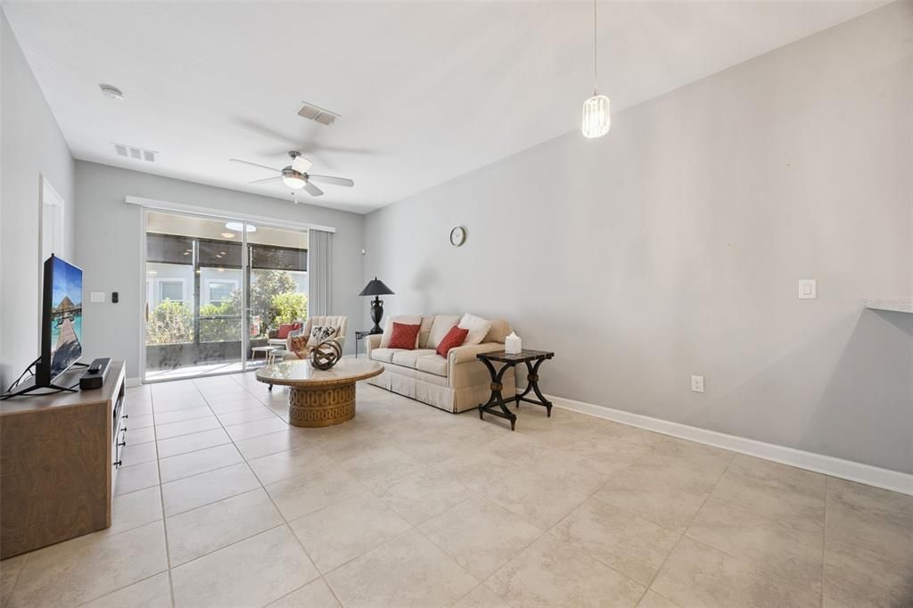 Active With Contract: $210,000 (2 beds, 2 baths, 1385 Square Feet)