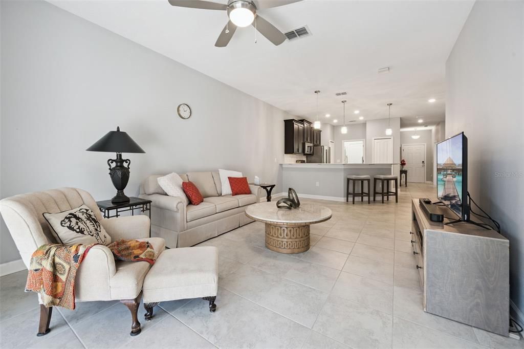 Active With Contract: $210,000 (2 beds, 2 baths, 1385 Square Feet)