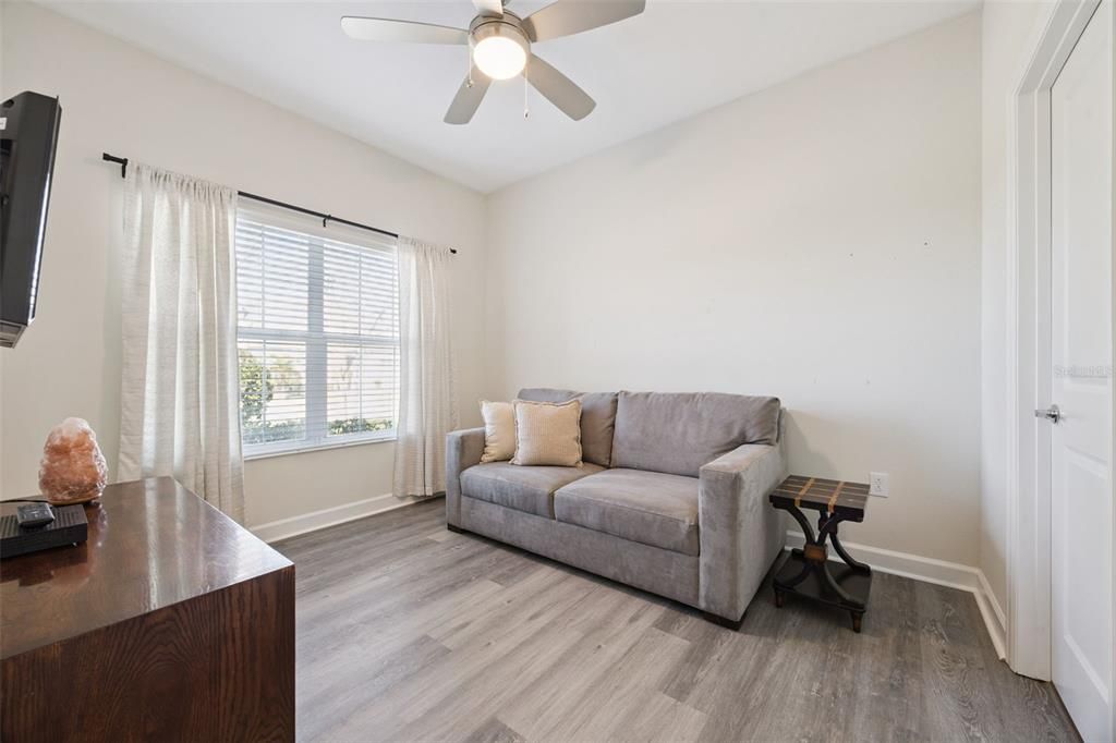Active With Contract: $210,000 (2 beds, 2 baths, 1385 Square Feet)