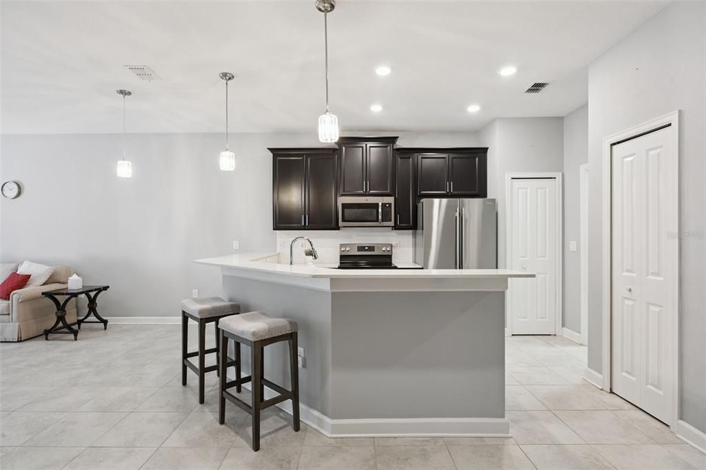 Active With Contract: $210,000 (2 beds, 2 baths, 1385 Square Feet)