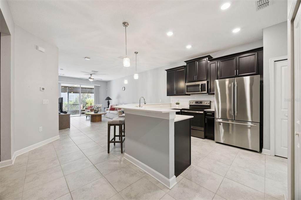 Active With Contract: $210,000 (2 beds, 2 baths, 1385 Square Feet)