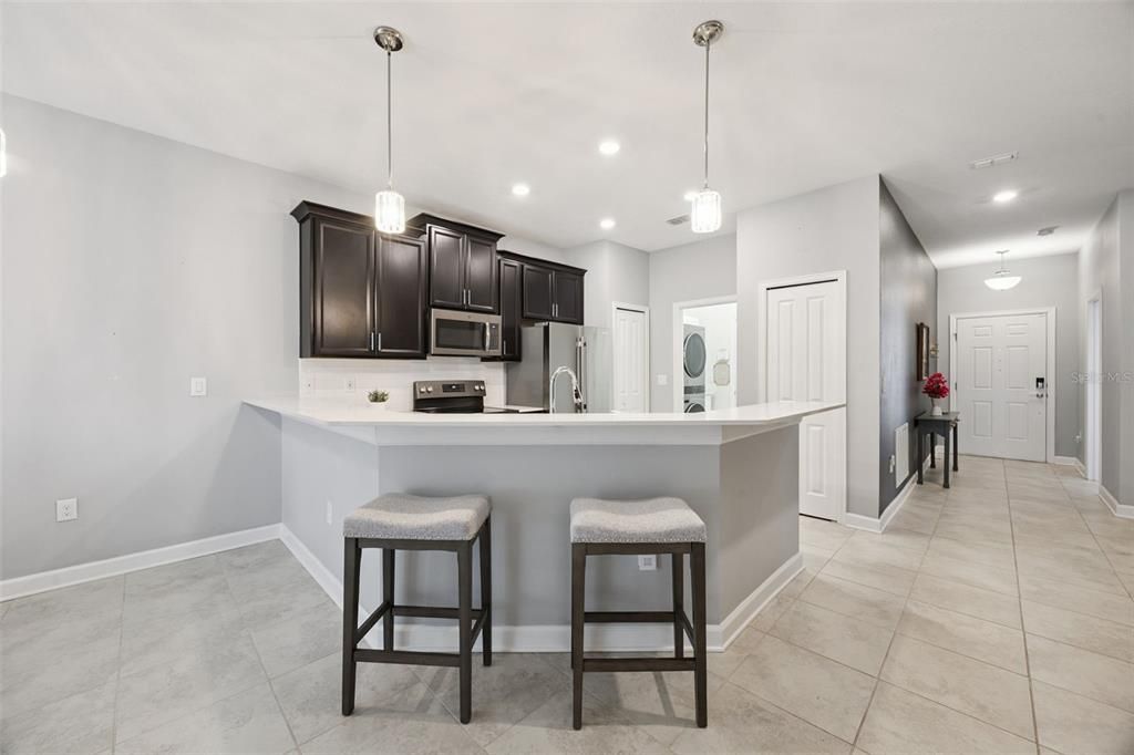 Active With Contract: $210,000 (2 beds, 2 baths, 1385 Square Feet)