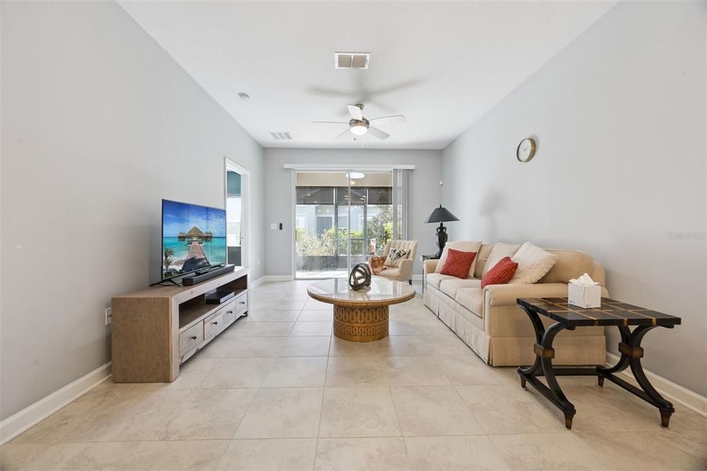 Active With Contract: $210,000 (2 beds, 2 baths, 1385 Square Feet)