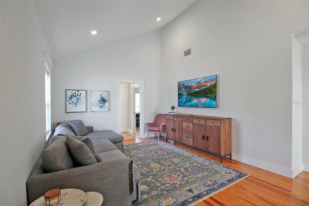 For Rent: $3,600 (2 beds, 2 baths, 1168 Square Feet)
