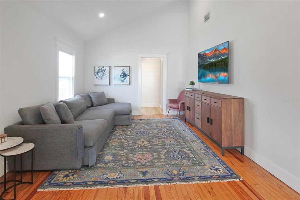 For Rent: $3,600 (2 beds, 2 baths, 1168 Square Feet)