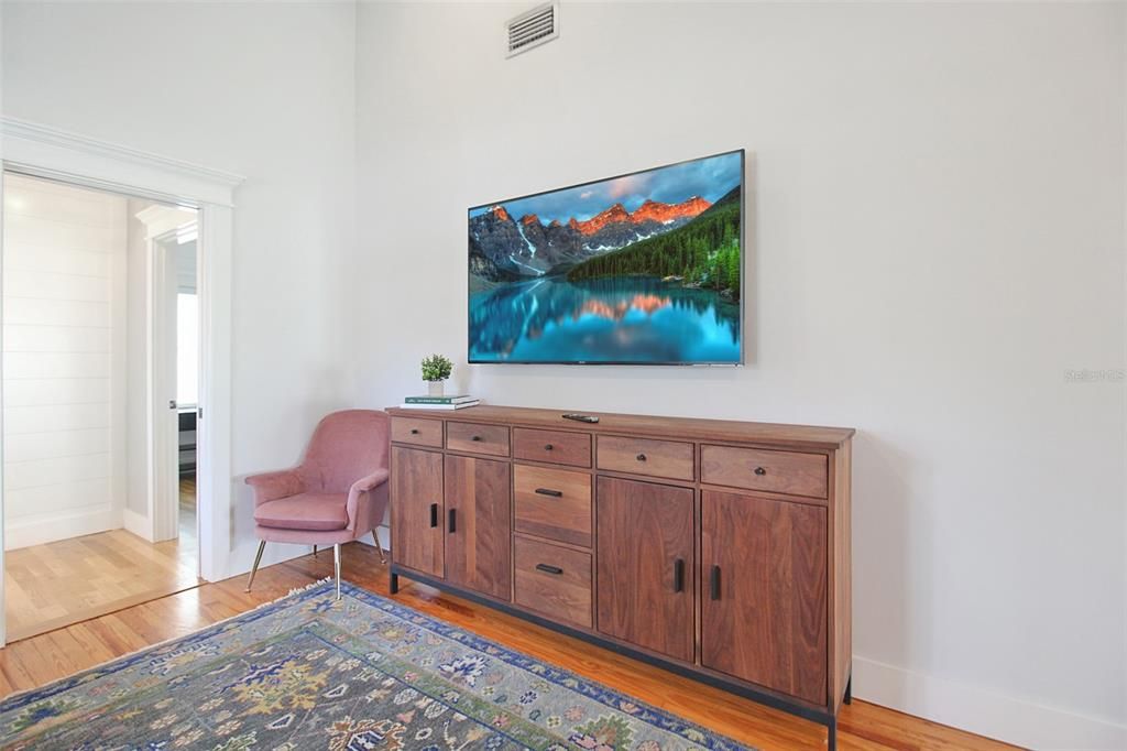For Rent: $3,600 (2 beds, 2 baths, 1168 Square Feet)