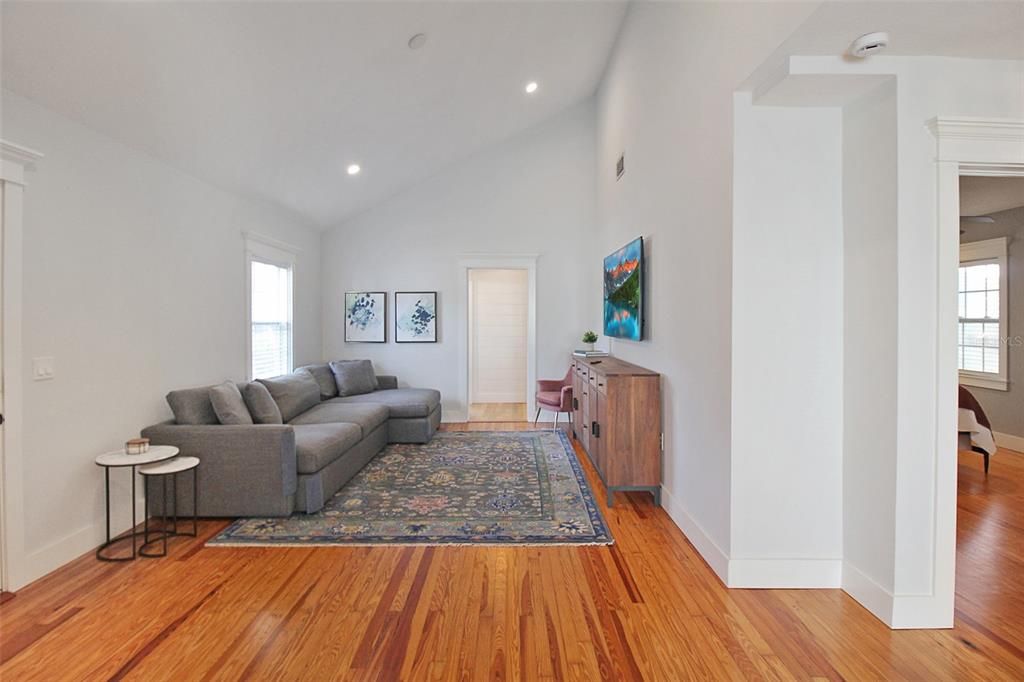 For Rent: $3,600 (2 beds, 2 baths, 1168 Square Feet)