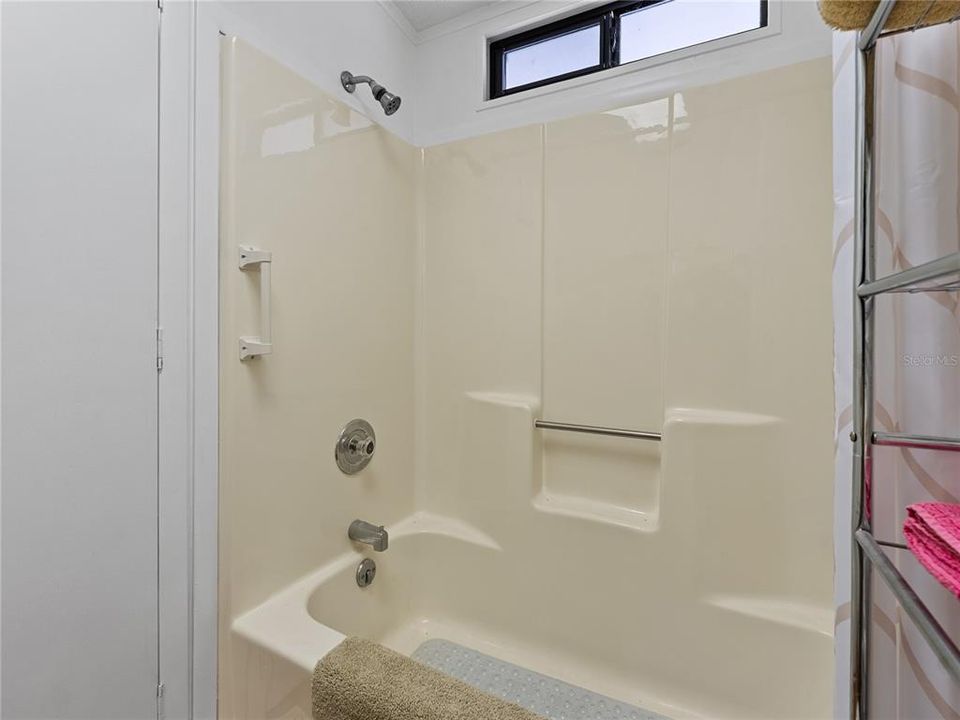 En Venta: $189,900 (2 camas, 2 baños, 1360 Pies cuadrados)