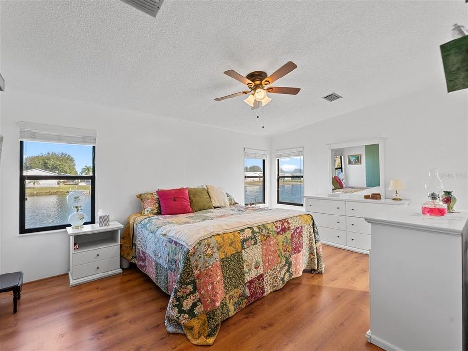 En Venta: $189,900 (2 camas, 2 baños, 1360 Pies cuadrados)