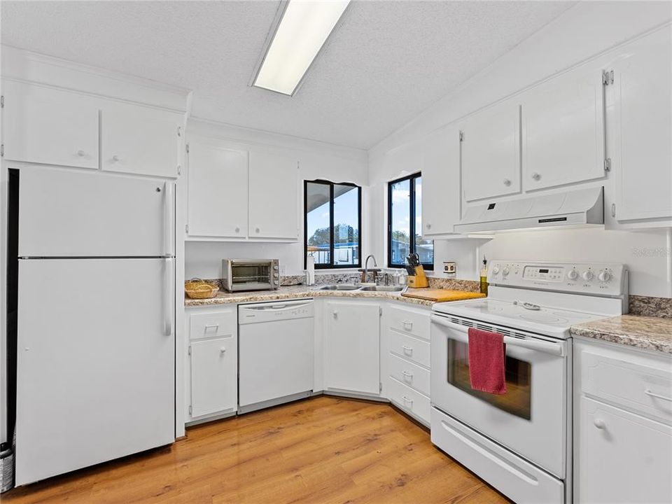 En Venta: $189,900 (2 camas, 2 baños, 1360 Pies cuadrados)