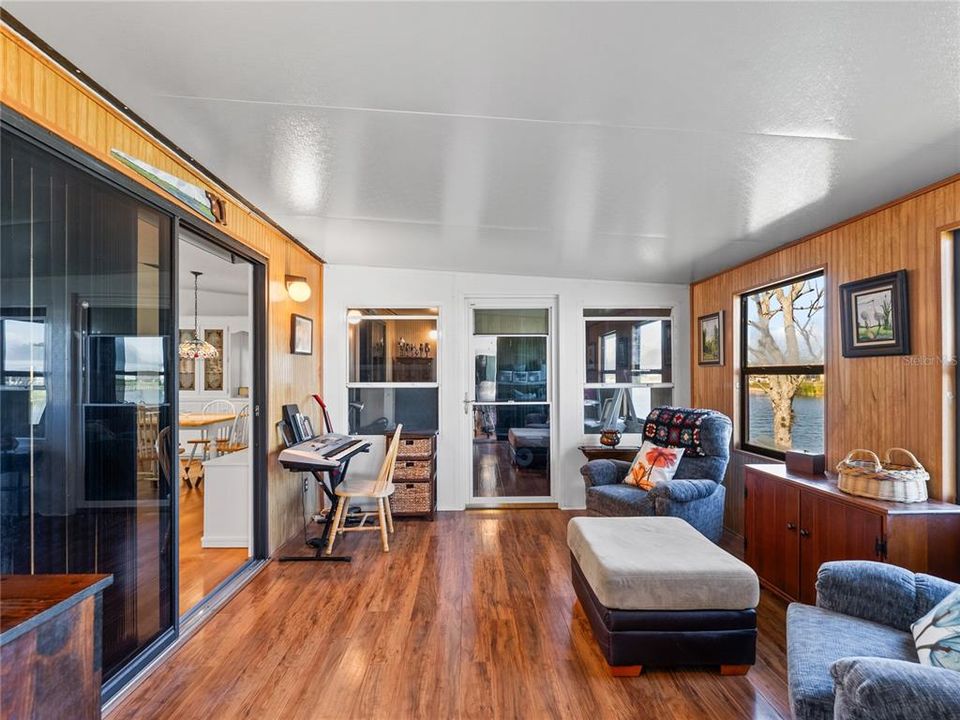 En Venta: $189,900 (2 camas, 2 baños, 1360 Pies cuadrados)