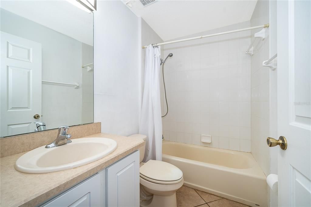 На продажу: $339,999 (3 спален, 2 ванн, 1428 Квадратных фут)