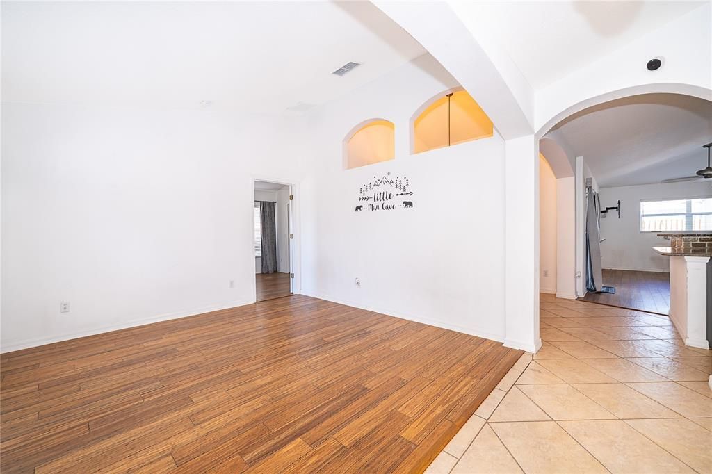 На продажу: $339,999 (3 спален, 2 ванн, 1428 Квадратных фут)