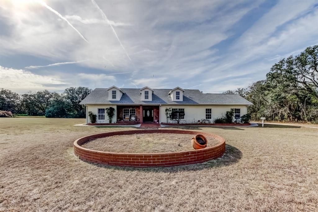 For Sale: $439,999 (3 beds, 2 baths, 2532 Square Feet)