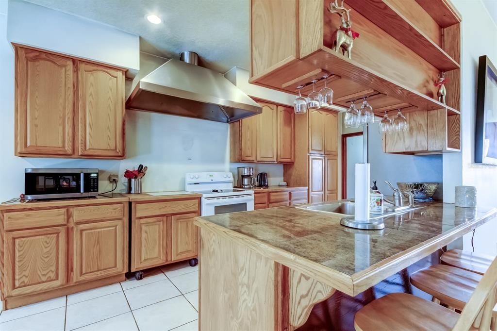 For Sale: $439,999 (3 beds, 2 baths, 2532 Square Feet)
