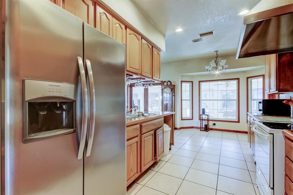 For Sale: $439,999 (3 beds, 2 baths, 2532 Square Feet)