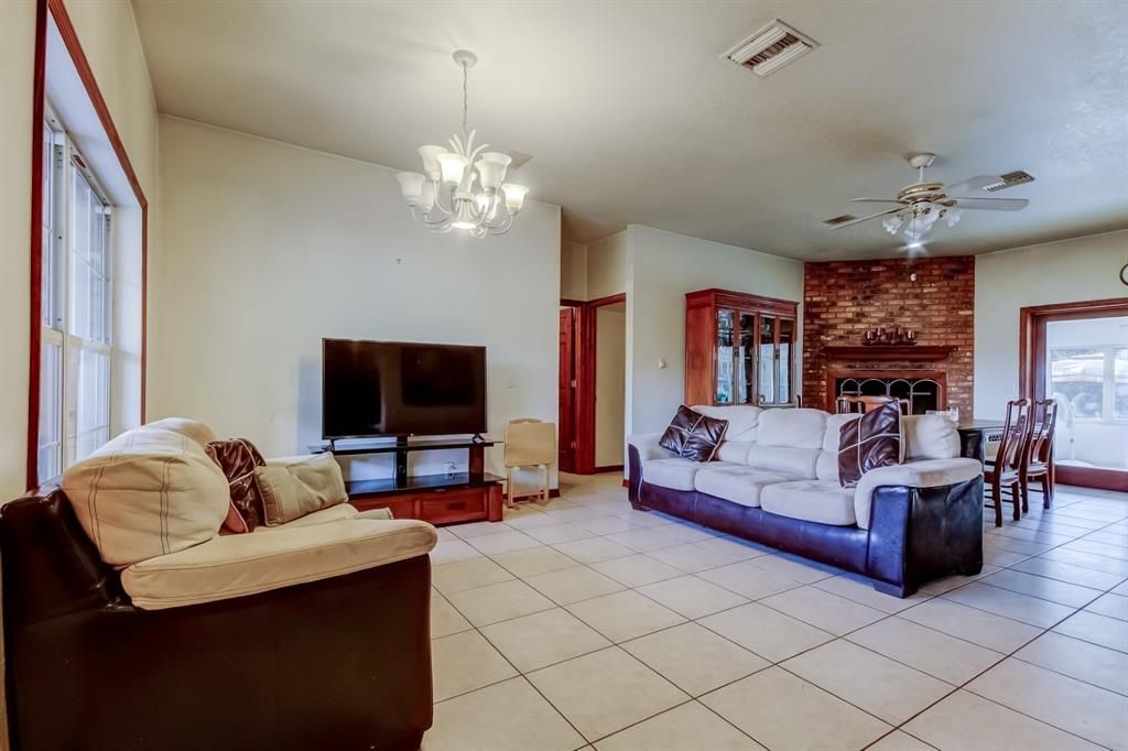 For Sale: $439,999 (3 beds, 2 baths, 2532 Square Feet)