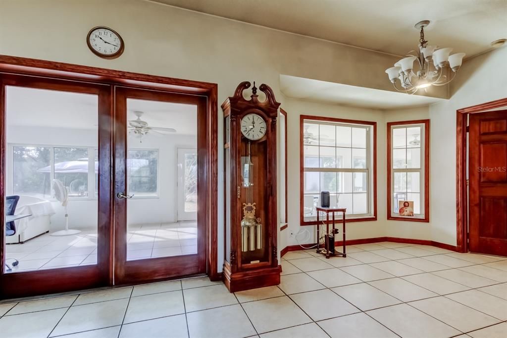 For Sale: $439,999 (3 beds, 2 baths, 2532 Square Feet)