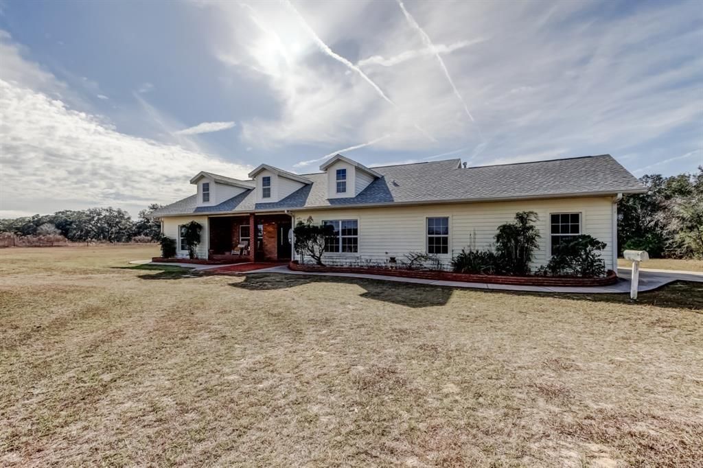 For Sale: $439,999 (3 beds, 2 baths, 2532 Square Feet)