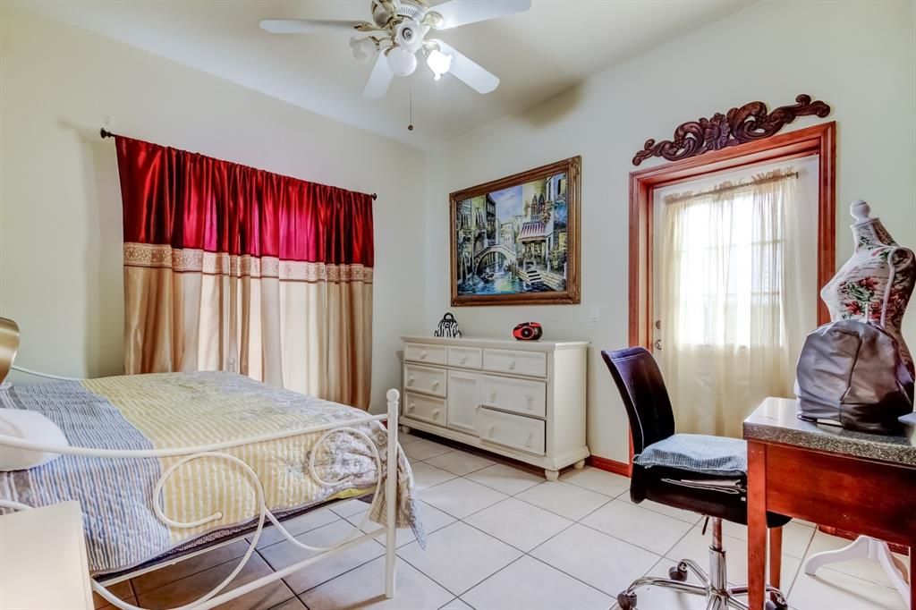 For Sale: $439,999 (3 beds, 2 baths, 2532 Square Feet)