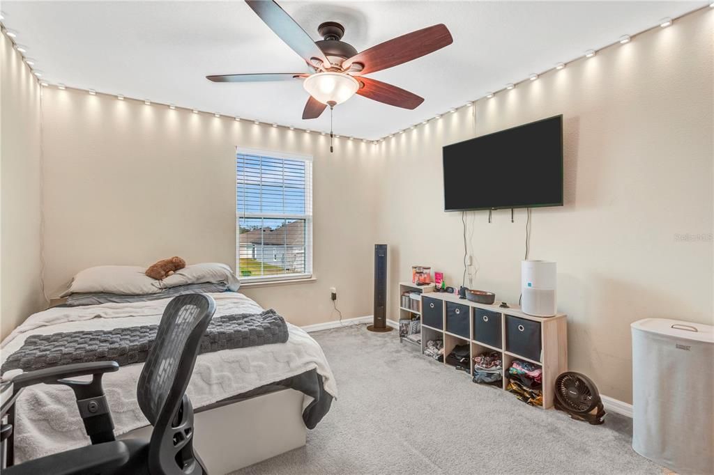 Activo con contrato: $479,000 (3 camas, 2 baños, 2727 Pies cuadrados)
