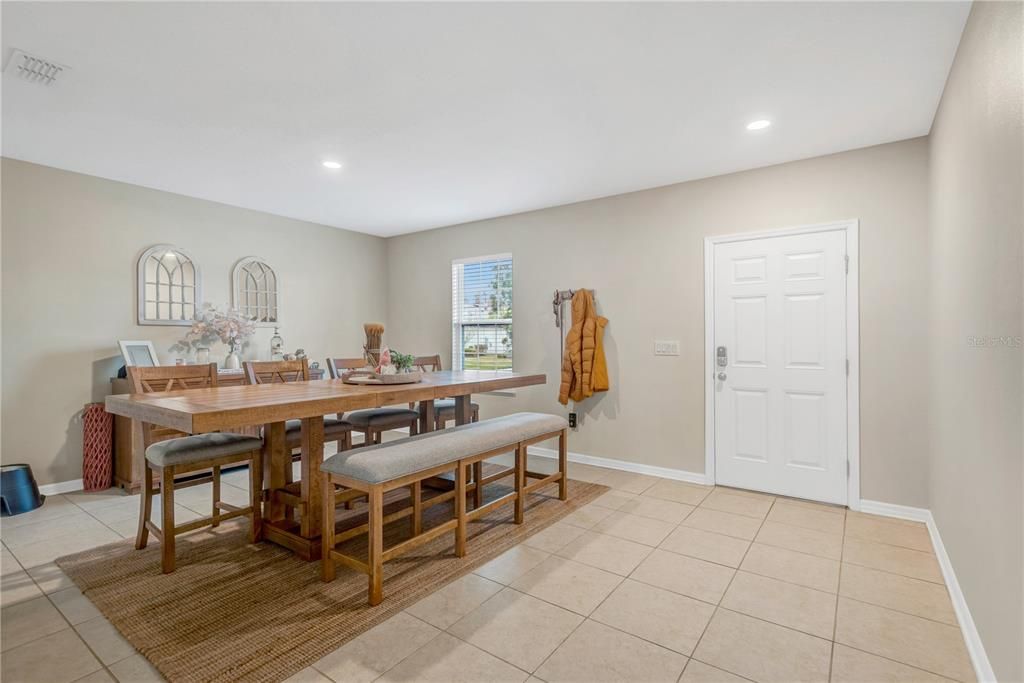 Activo con contrato: $479,000 (3 camas, 2 baños, 2727 Pies cuadrados)