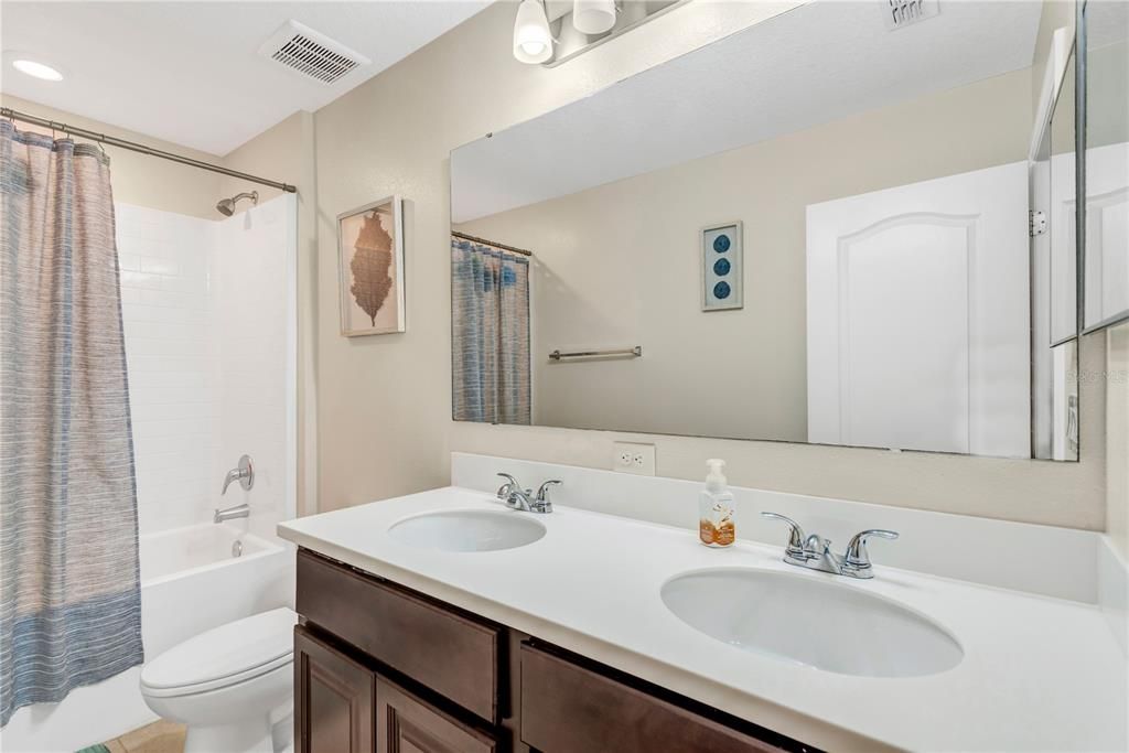 Activo con contrato: $479,000 (3 camas, 2 baños, 2727 Pies cuadrados)