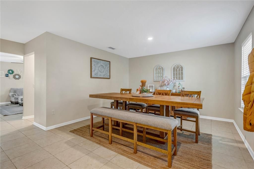 Activo con contrato: $479,000 (3 camas, 2 baños, 2727 Pies cuadrados)