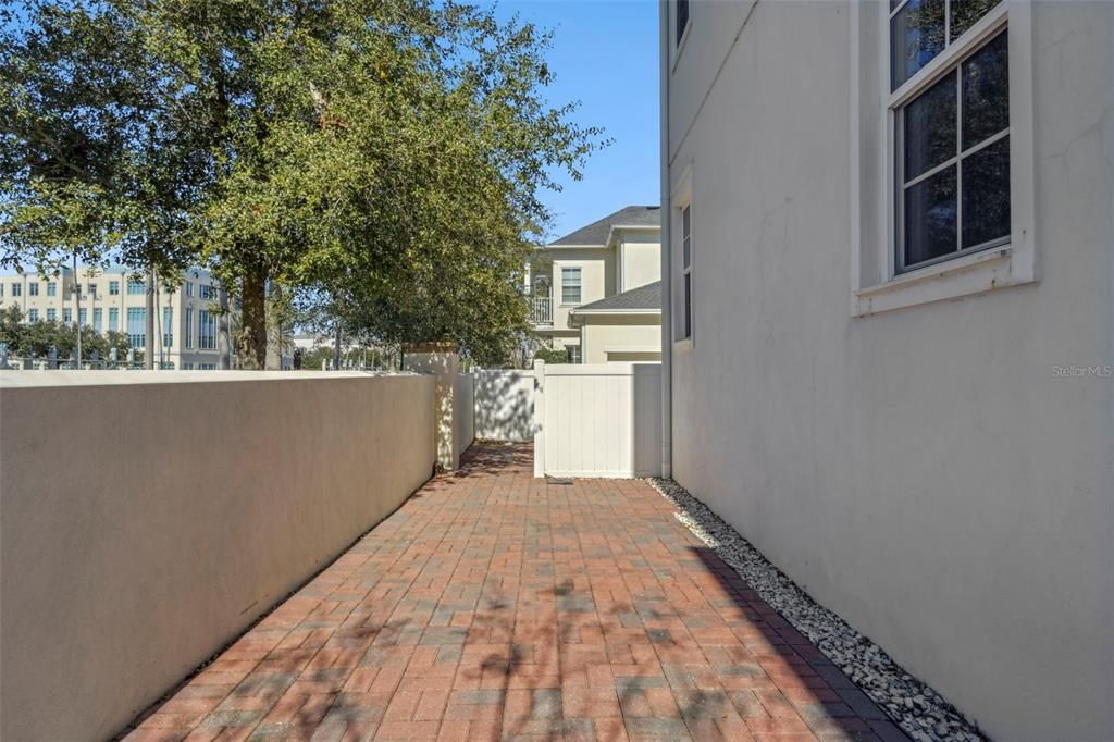 Activo con contrato: $749,990 (3 camas, 2 baños, 2159 Pies cuadrados)