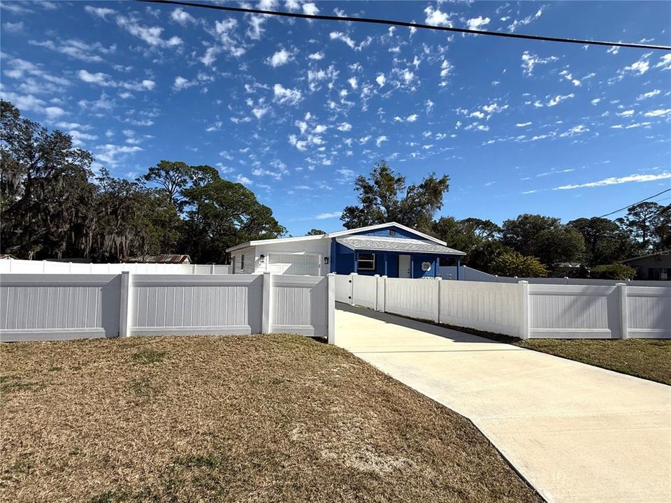 For Sale: $219,000 (3 beds, 1 baths, 855 Square Feet)