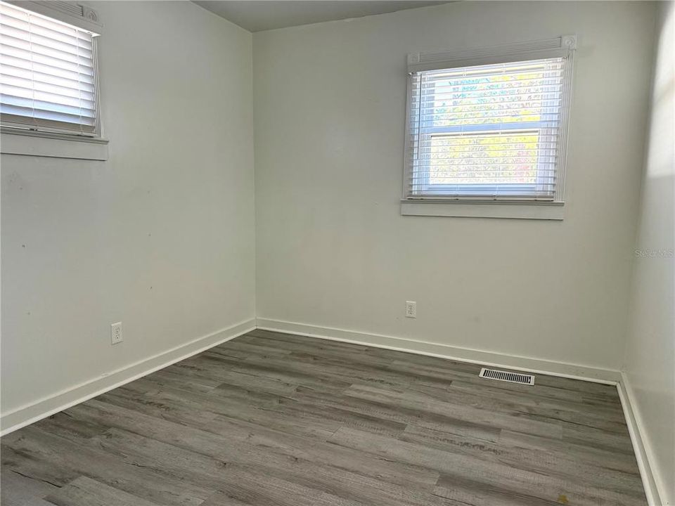For Sale: $219,000 (3 beds, 1 baths, 855 Square Feet)