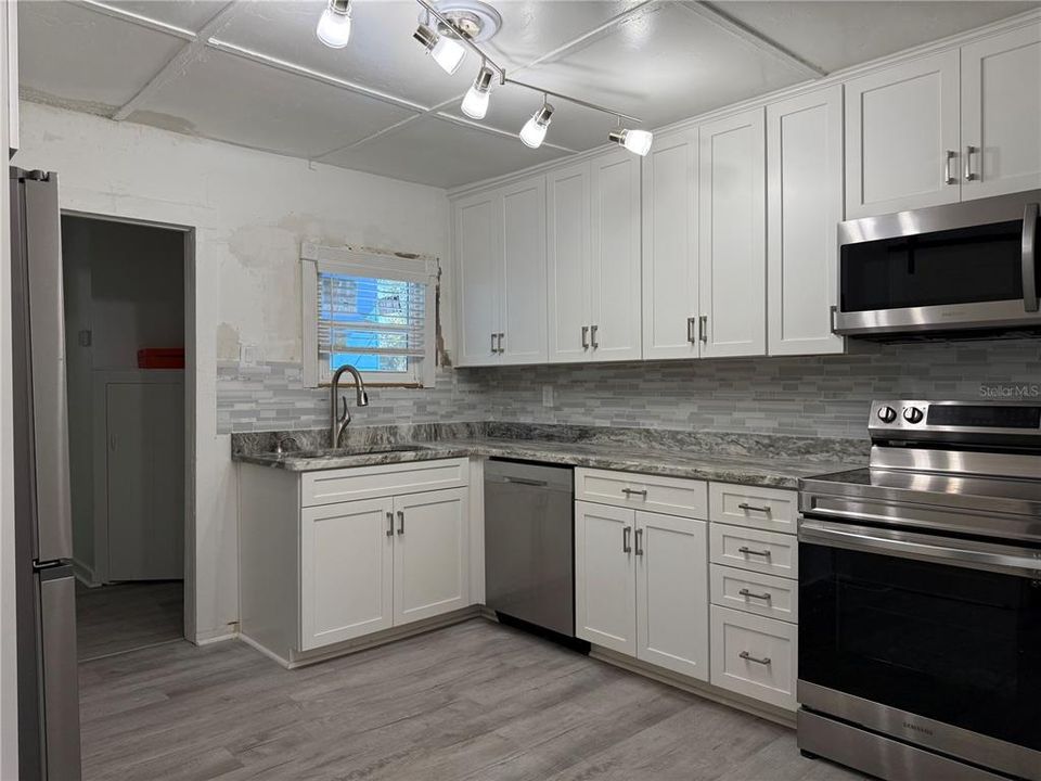 For Sale: $219,000 (3 beds, 1 baths, 855 Square Feet)
